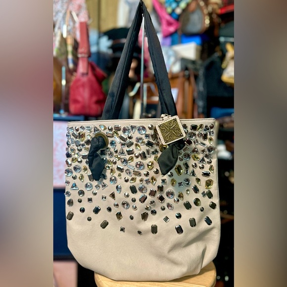 Vera Wang Simply Vera Vegan Leather Jeweled Tote Bag LIKE NEW CONDITION! - Picture 1 of 12